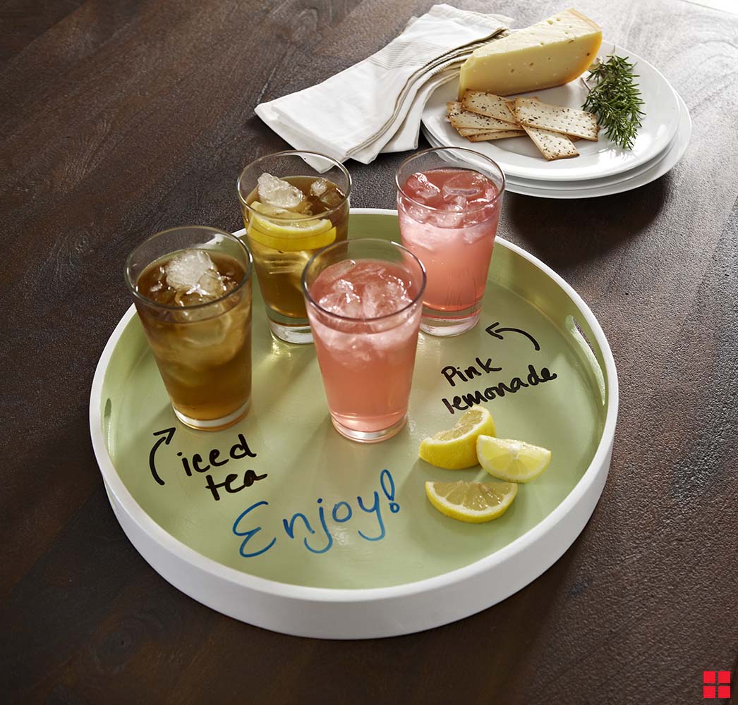 Drinks on a serving tray with “iced tea” and “pink lemonade” written on it.
